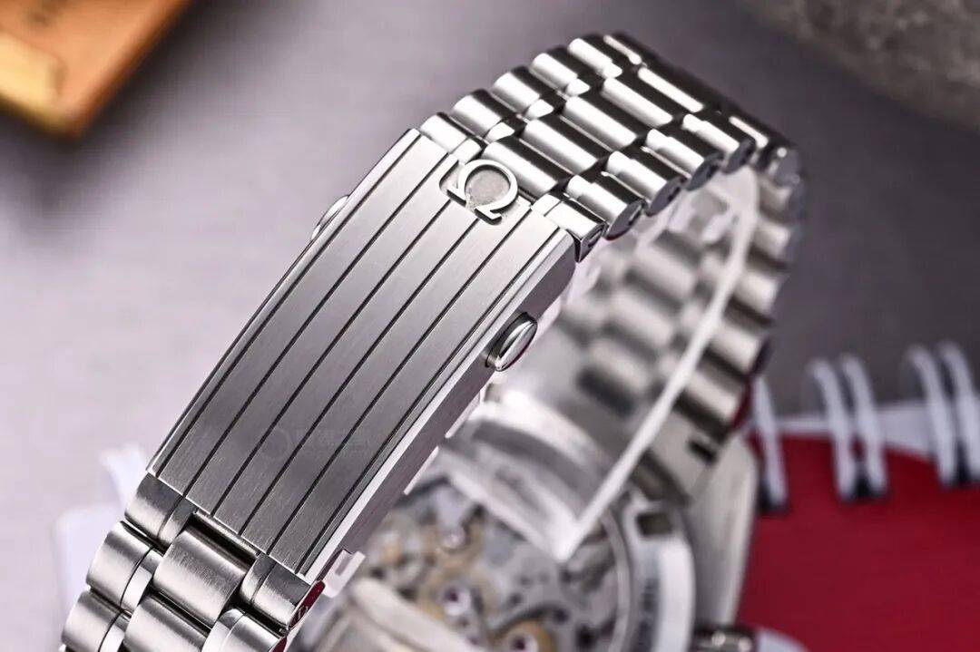 锁新年的仪式感我用这枚腕表解(图6)